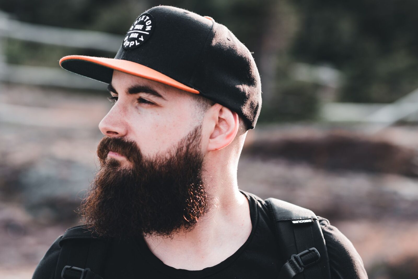 Barbe stylée : idées, formes et entretien pour un rendu net
